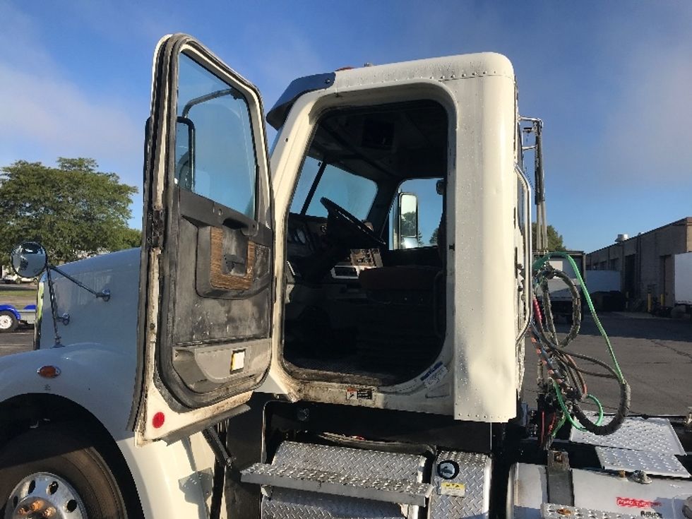 Day Cab Tractor-Heavy Duty Tractors-Freightliner-2020-D12264SD-Milwaukee-WI-401,414\n\t\tmiles-$ 69,000 - Image 9