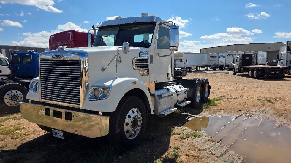 2020 Freightliner SD122 photo 3