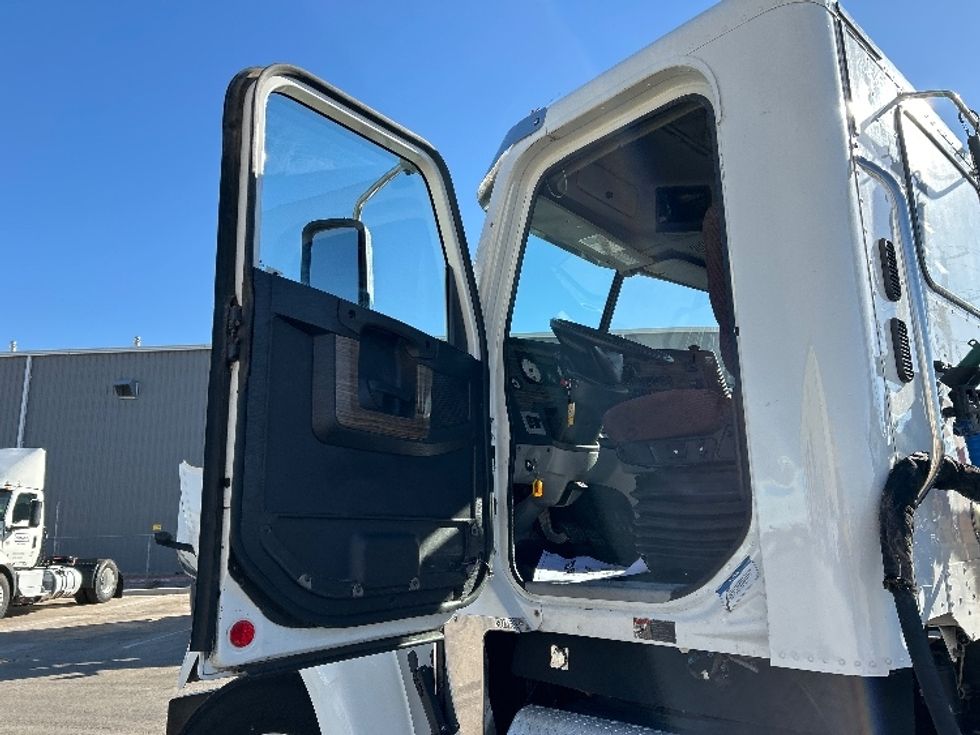 Day Cab Tractor-Heavy Duty Tractors-Freightliner-2020-D12264SD-Odessa-TX-227,149\n\t\tmiles-$ 15,000 - Image 5