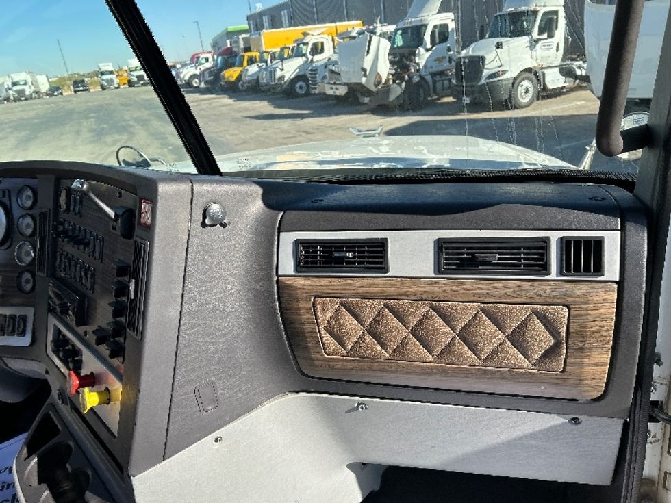 Day Cab Tractor-Heavy Duty Tractors-Freightliner-2020-D12264SD-Odessa-TX-227,149\n\t\tmiles-$ 15,000 - Image 9