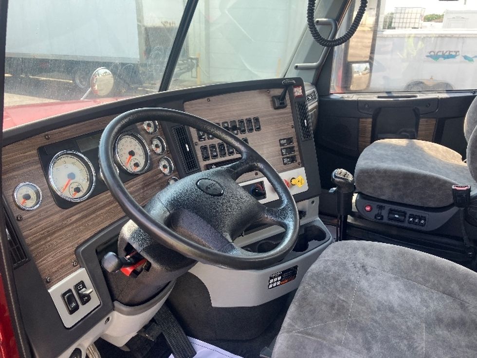 Day Cab Tractor-Heavy Duty Tractors-Freightliner-2020-D12264SD-Piqua-OH-250,251\n\t\tmiles-$ 61,250 - Image 10