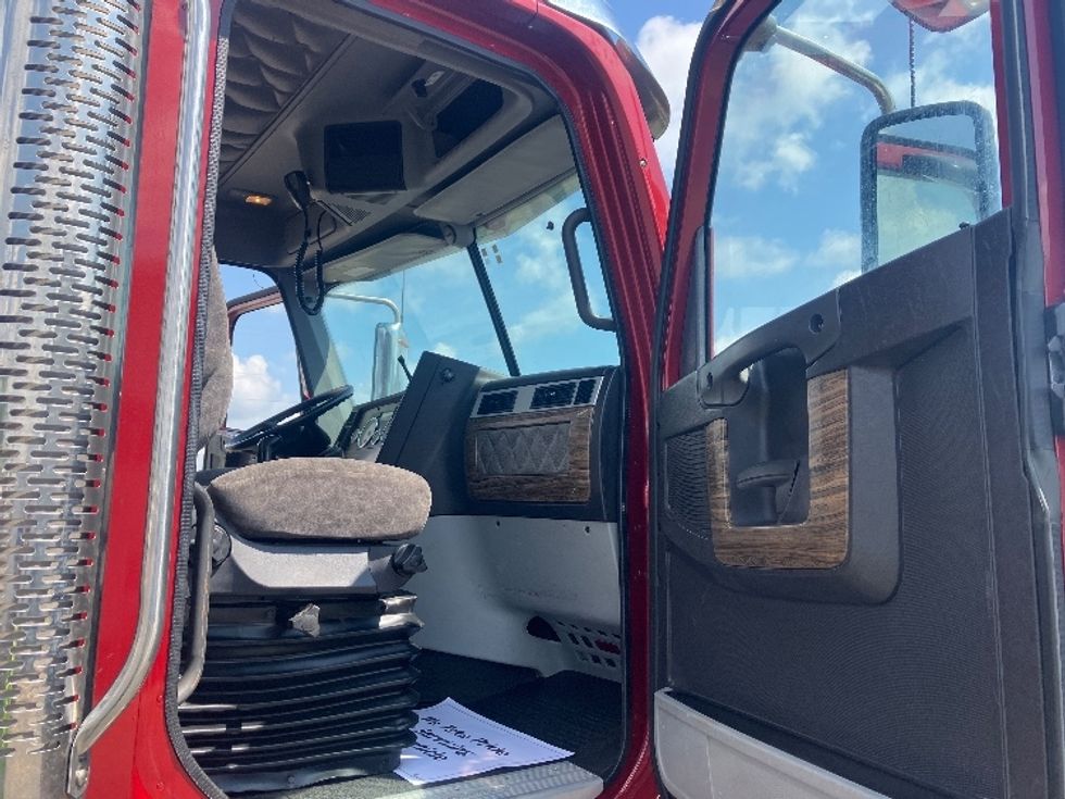 Day Cab Tractor-Heavy Duty Tractors-Freightliner-2020-D12264SD-Piqua-OH-250,251\n\t\tmiles-$ 61,250 - Image 12