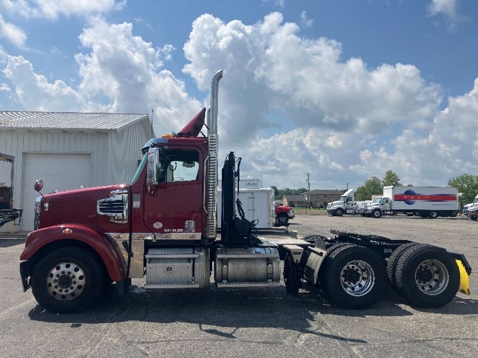 Day Cab Tractor-Heavy Duty Tractors-Freightliner-2020-D12264SD-Piqua-OH-250,251\n\t\tmiles-$ 61,250 - Image 4