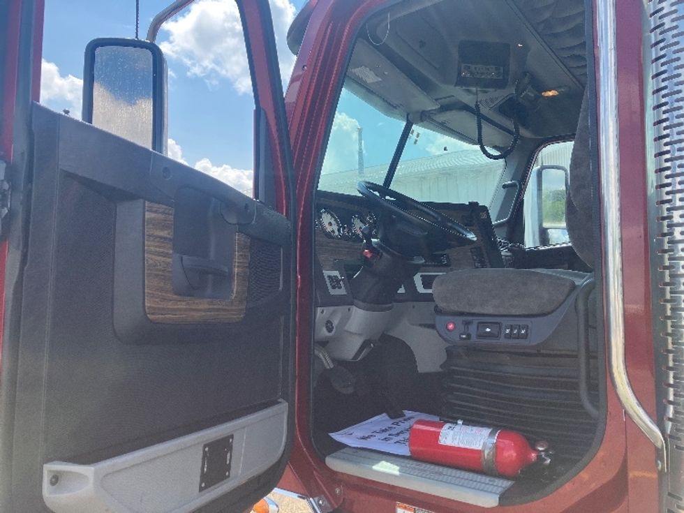 Day Cab Tractor-Heavy Duty Tractors-Freightliner-2020-D12264SD-Piqua-OH-250,251\n\t\tmiles-$ 61,250 - Image 9