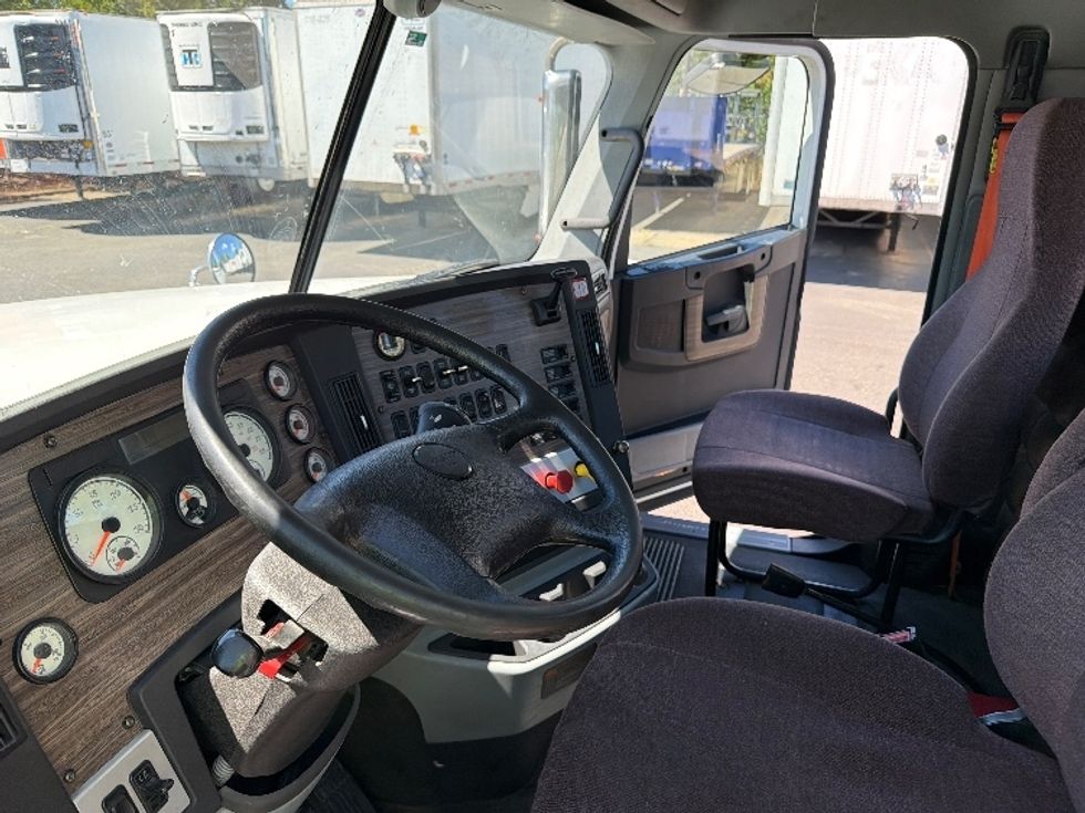 Day Cab Tractor-Heavy Duty Tractors-Freightliner-2020-D12264SD-Portland-OR-357,526\n\t\tmiles-$ 69,000 - Image 10