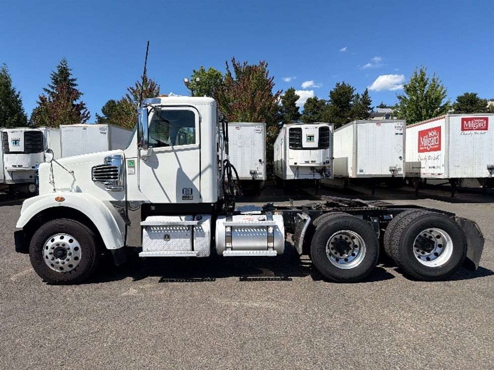 Day Cab Tractor-Heavy Duty Tractors-Freightliner-2020-D12264SD-Portland-OR-357,526\n\t\tmiles-$ 69,000 - Image 4