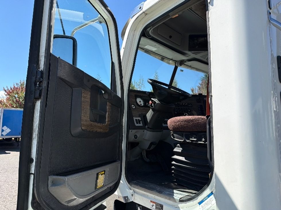 Day Cab Tractor-Heavy Duty Tractors-Freightliner-2020-D12264SD-Portland-OR-357,526\n\t\tmiles-$ 69,000 - Image 9