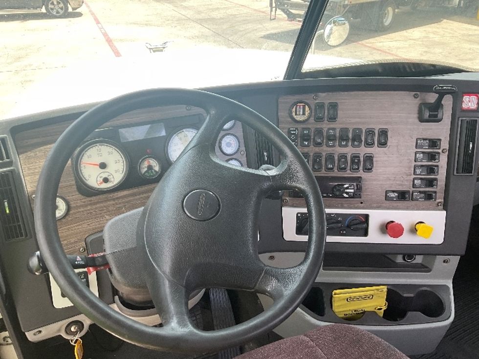 Day Cab Tractor-Heavy Duty Tractors-Freightliner-2020-D12264SD-Round Rock-TX-237,711\n\t\tmiles-$ 87,250 - Image 11