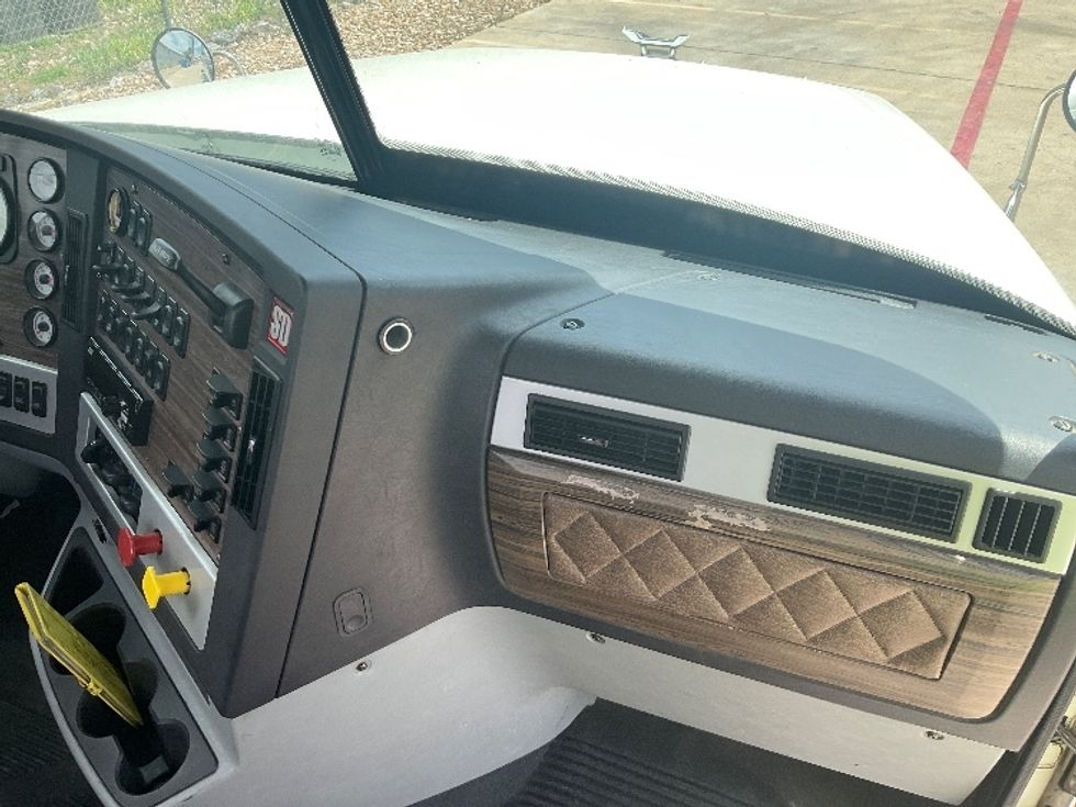 Day Cab Tractor-Heavy Duty Tractors-Freightliner-2020-D12264SD-Round Rock-TX-237,711\n\t\tmiles-$ 87,250 - Image 13