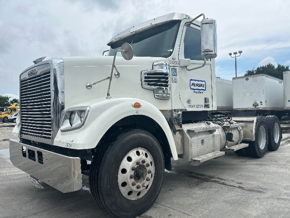 Day Cab Tractor-Heavy Duty Tractors-Freightliner-2020-D12264SD-Round Rock-TX-237,711\n\t\tmiles-$ 87,250 - Image 3