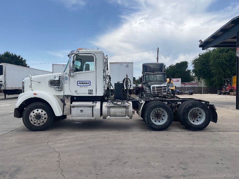Day Cab Tractor-Heavy Duty Tractors-Freightliner-2020-D12264SD-Round Rock-TX-237,711\n\t\tmiles-$ 87,250 - Image 4