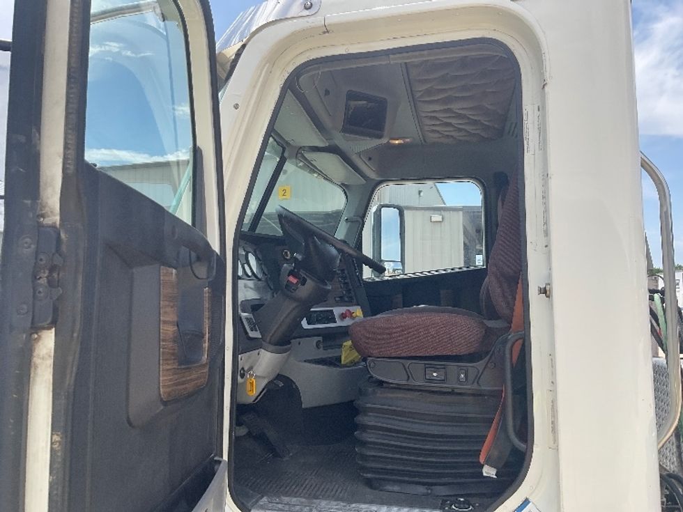 Day Cab Tractor-Heavy Duty Tractors-Freightliner-2020-D12264SD-Round Rock-TX-237,711\n\t\tmiles-$ 87,250 - Image 9