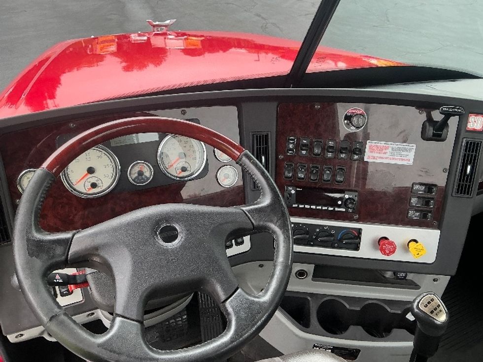 Day Cab Tractor-Heavy Duty Tractors-Freightliner-2020-D12264SD-South Bend-IN-389,250\n\t\tmiles-$ 58,250 - Image 11