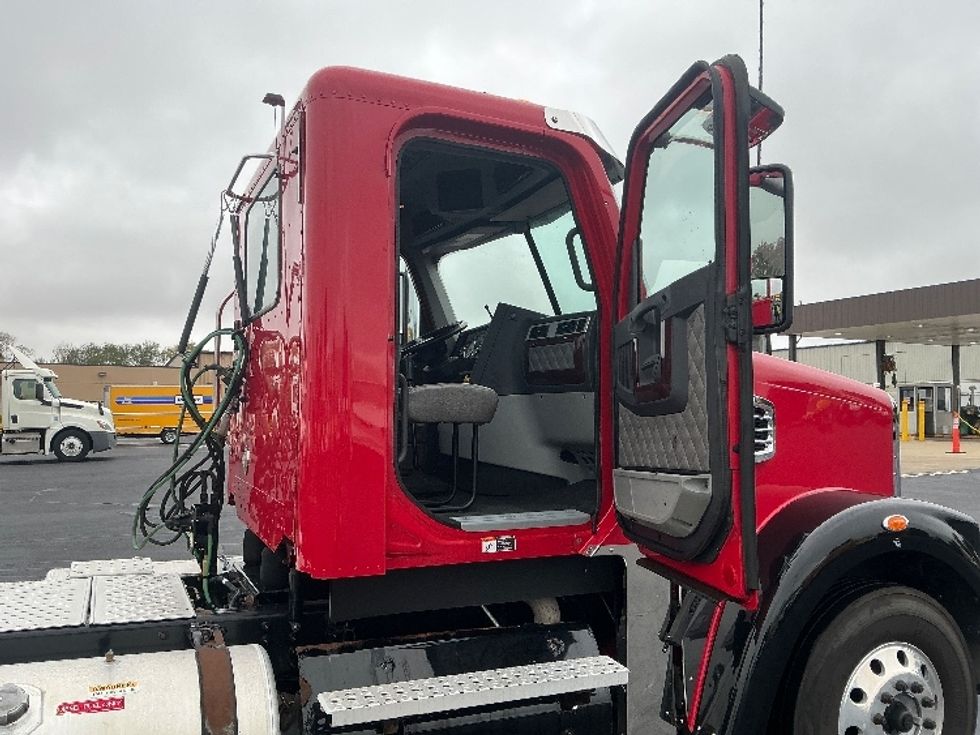 Day Cab Tractor-Heavy Duty Tractors-Freightliner-2020-D12264SD-South Bend-IN-389,250\n\t\tmiles-$ 58,250 - Image 12