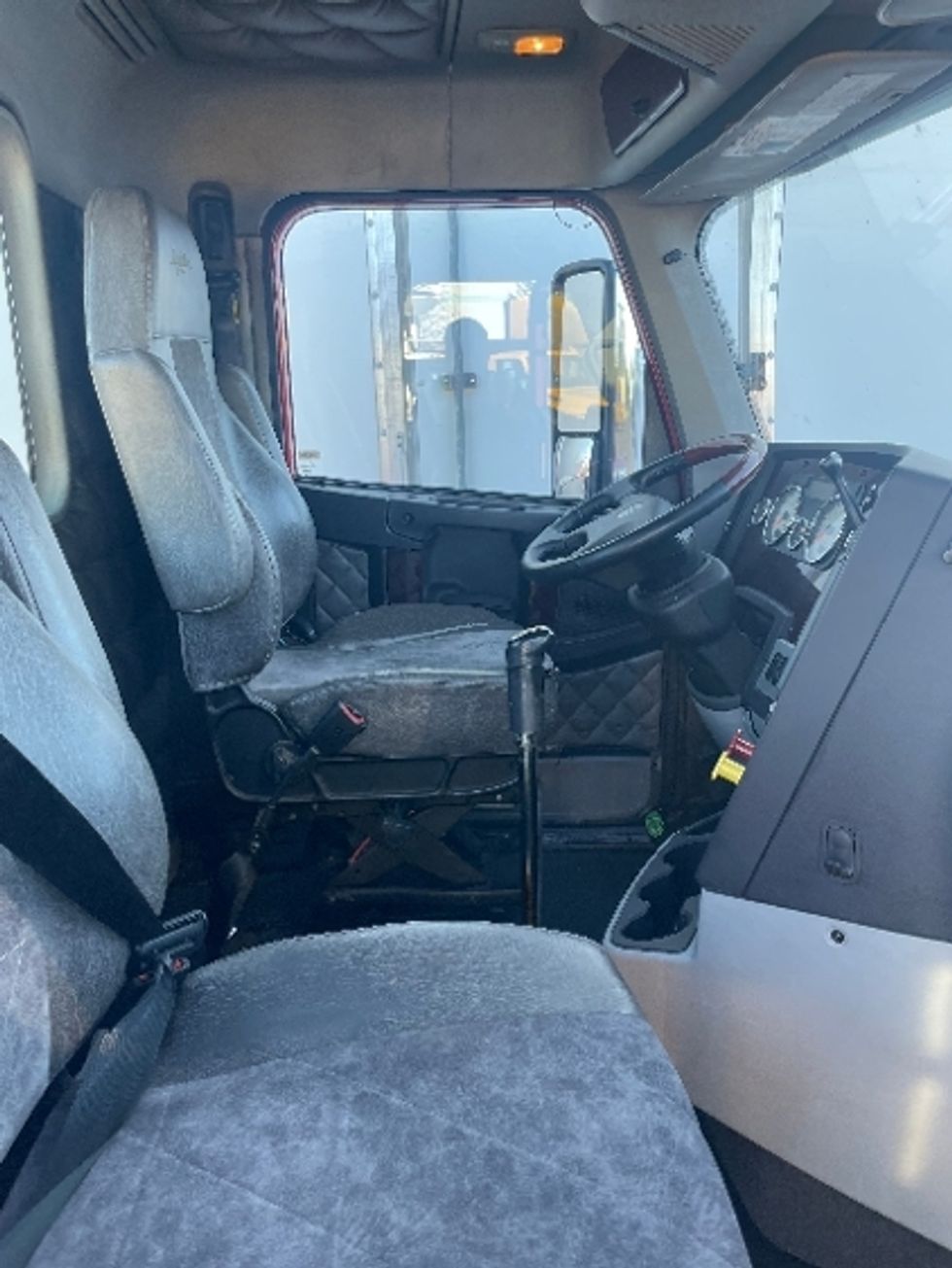 Day Cab Tractor-Heavy Duty Tractors-Freightliner-2020-D12264SD-South Bend-IN-389,250\n\t\tmiles-$ 58,250 - Image 14