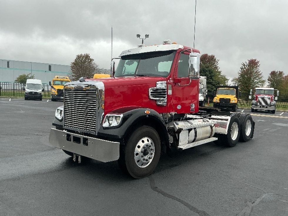 2020 Freightliner SD122 photo 3