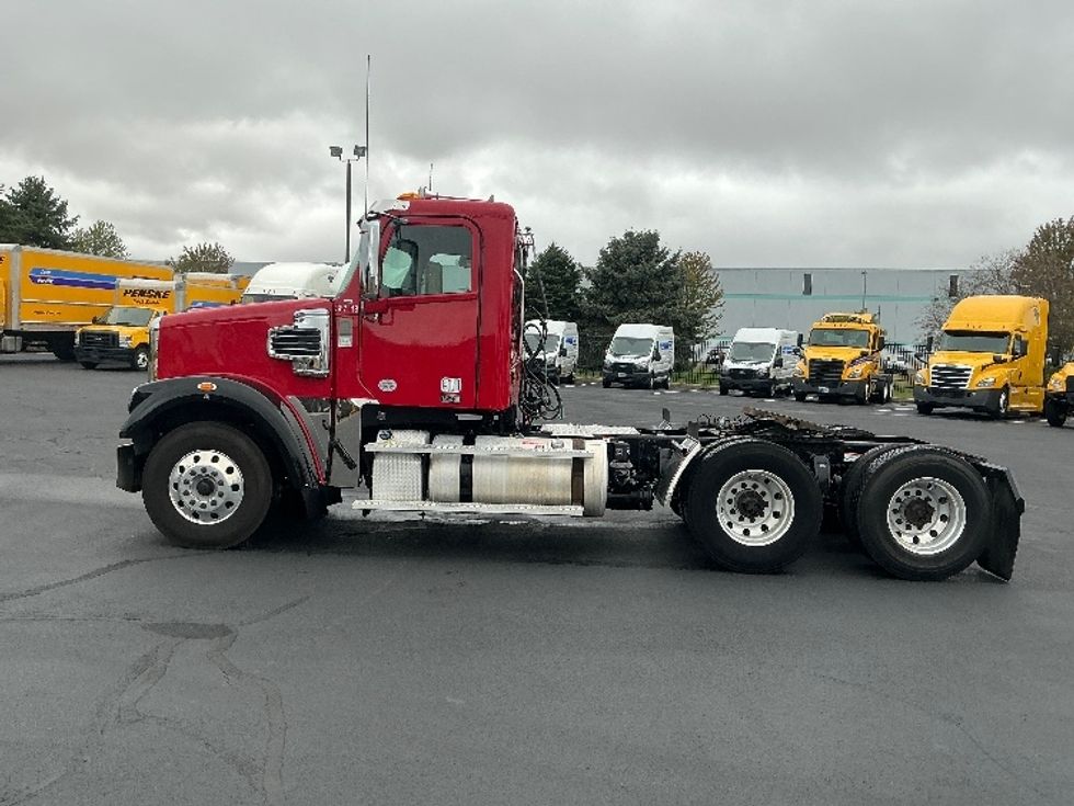 2020 Freightliner SD122 photo 4