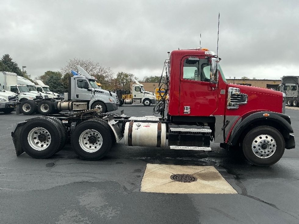 Day Cab Tractor-Heavy Duty Tractors-Freightliner-2020-D12264SD-South Bend-IN-389,250\n\t\tmiles-$ 58,250 - Image 8