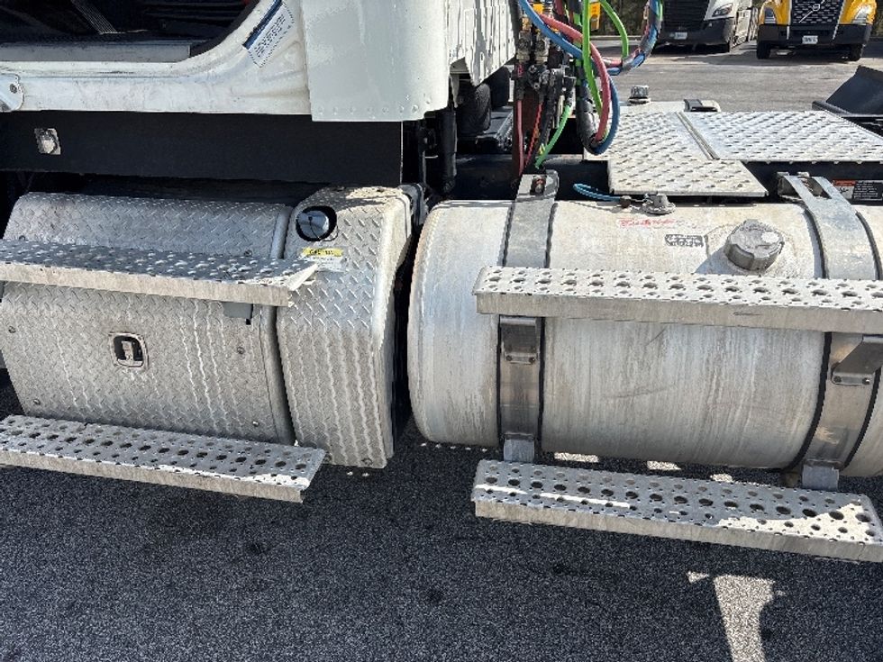 Day Cab Tractor-Heavy Duty Tractors-Freightliner-2020-D12264SD-West Columbia-SC-269,711\n\t\tmiles-$ 78,500 - Image 17