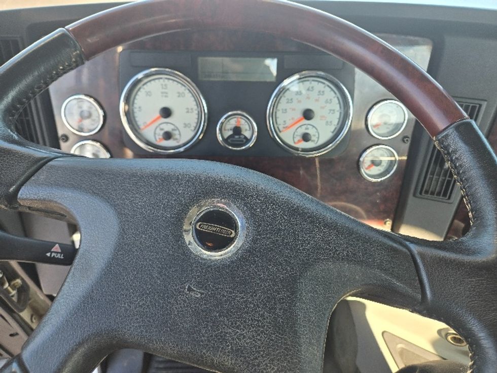 Day Cab Tractor-Heavy Duty Tractors-Freightliner-2020-D12264SD-White Deer-PA-249,377\n\t\tmiles-$ 69,750 - Image 11