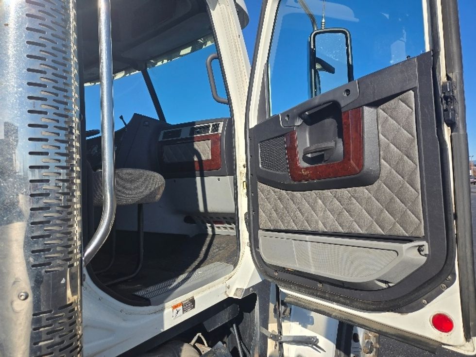 Day Cab Tractor-Heavy Duty Tractors-Freightliner-2020-D12264SD-White Deer-PA-249,377\n\t\tmiles-$ 69,750 - Image 12