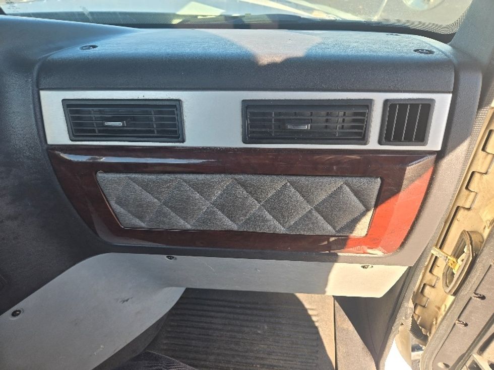 Day Cab Tractor-Heavy Duty Tractors-Freightliner-2020-D12264SD-White Deer-PA-249,377\n\t\tmiles-$ 69,750 - Image 13