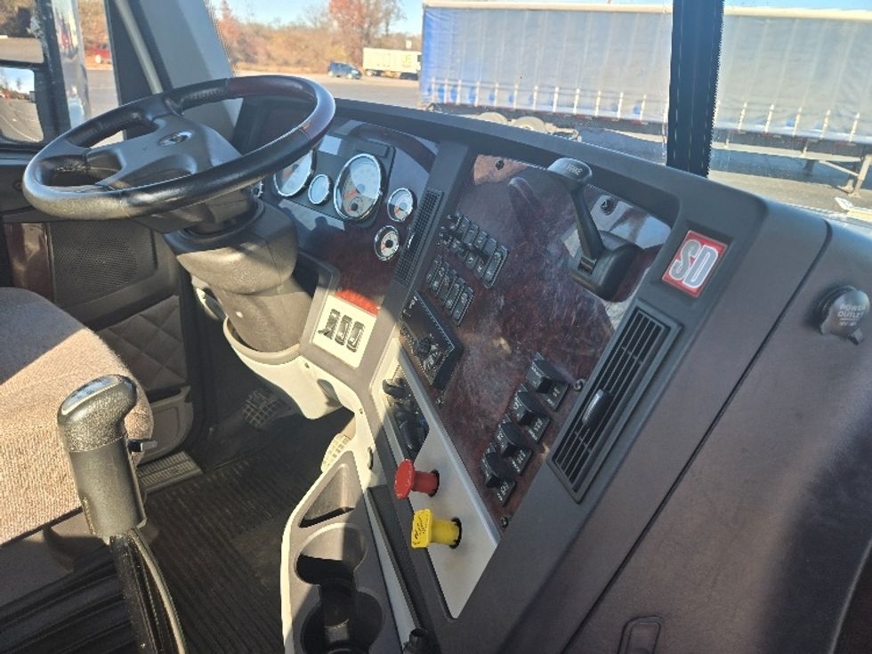 Day Cab Tractor-Heavy Duty Tractors-Freightliner-2020-D12264SD-White Deer-PA-249,377\n\t\tmiles-$ 69,750 - Image 14