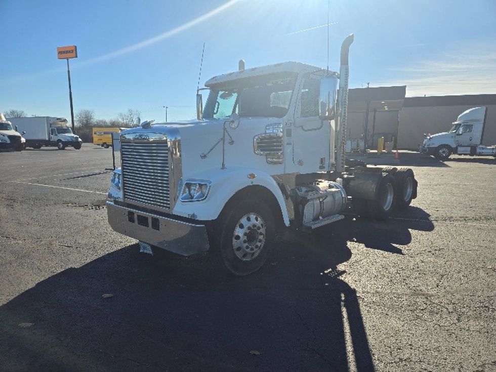 Day Cab Tractor-Heavy Duty Tractors-Freightliner-2020-D12264SD-White Deer-PA-249,377\n\t\tmiles-$ 69,750 - Image 3