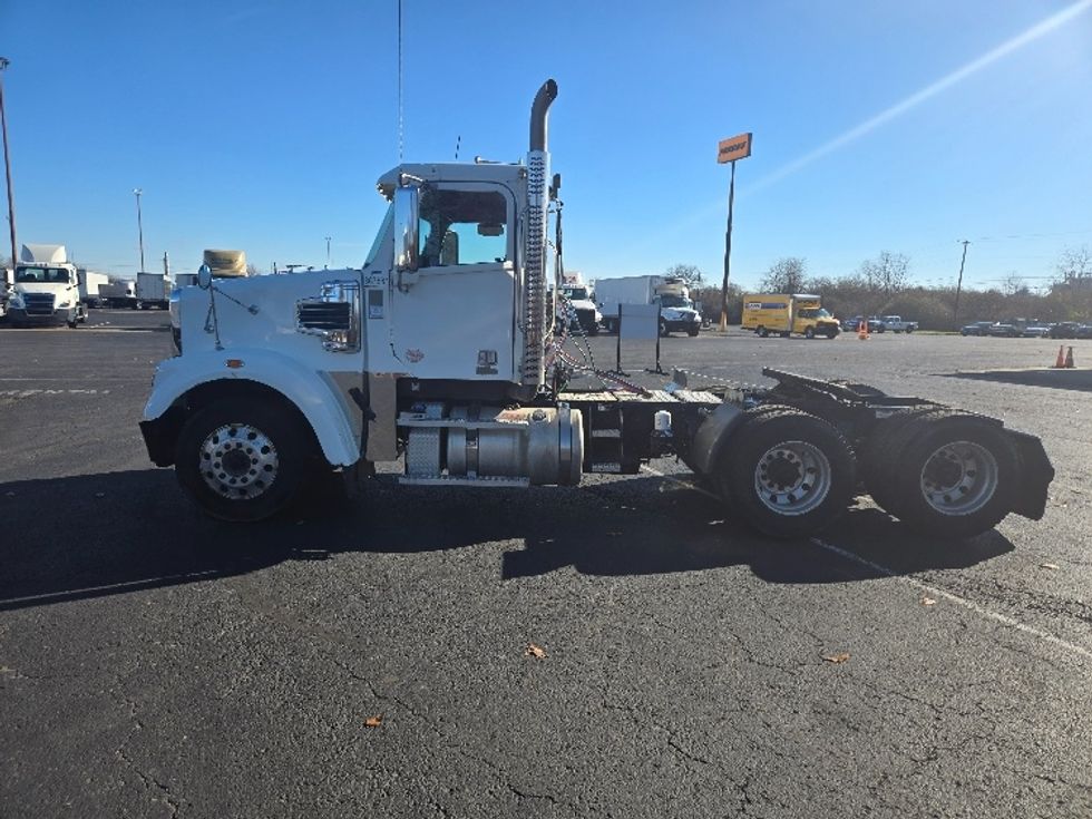 Day Cab Tractor-Heavy Duty Tractors-Freightliner-2020-D12264SD-White Deer-PA-249,377\n\t\tmiles-$ 69,750 - Image 4
