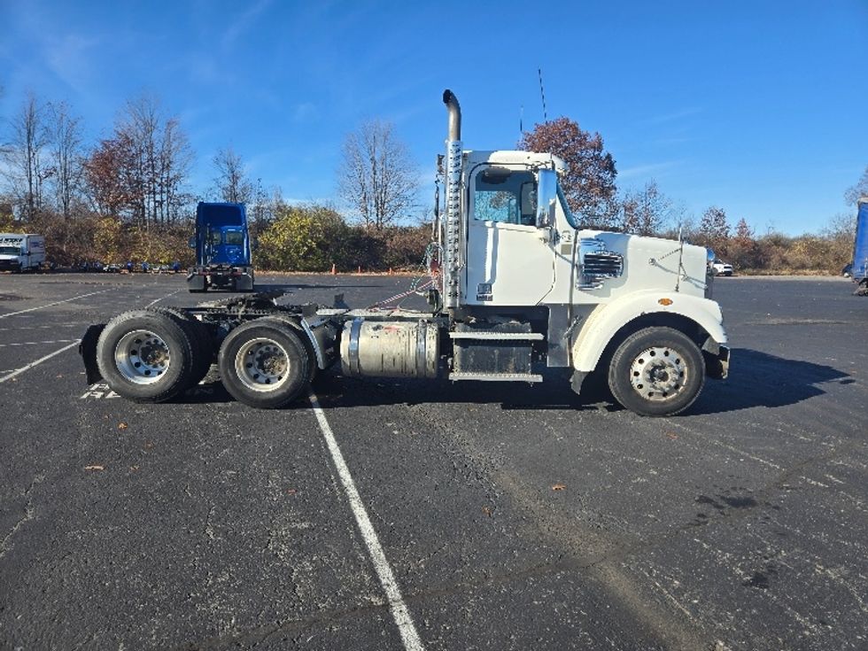 Day Cab Tractor-Heavy Duty Tractors-Freightliner-2020-D12264SD-White Deer-PA-249,377\n\t\tmiles-$ 69,750 - Image 8
