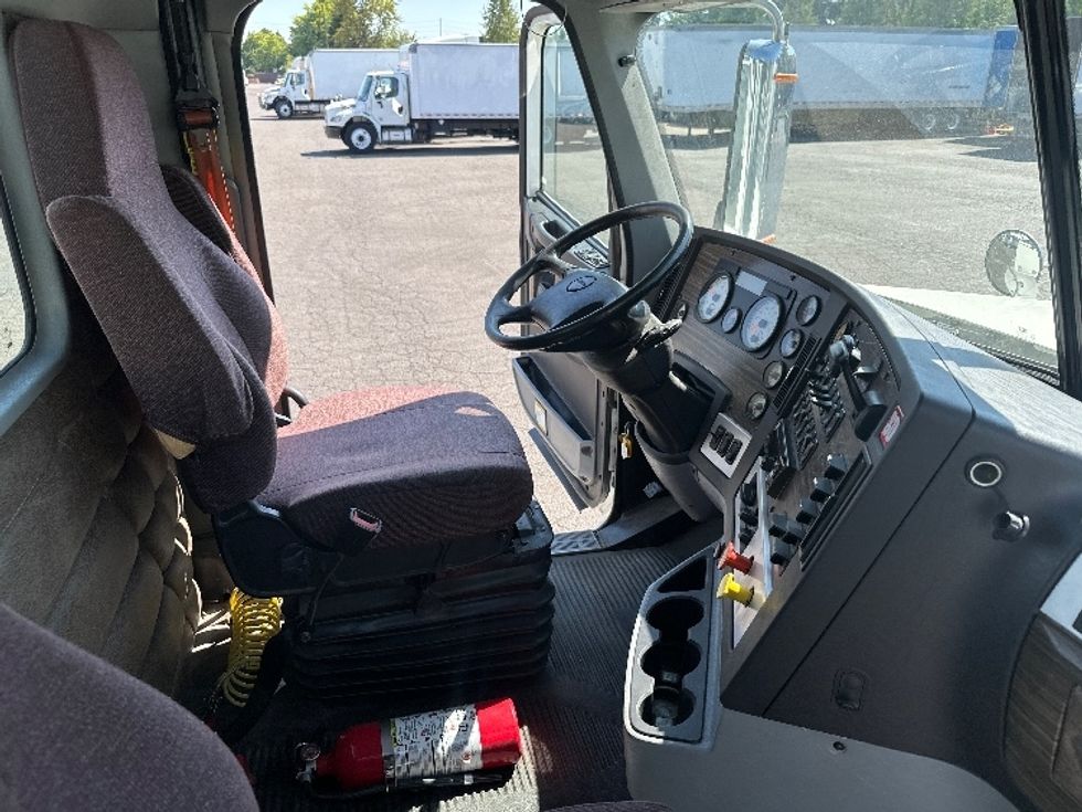 Day Cab Tractor-Heavy Duty Tractors-Freightliner-2020-D12264SD-Wilsonville-OR-224,099\n\t\tmiles-$ 85,750 - Image 14