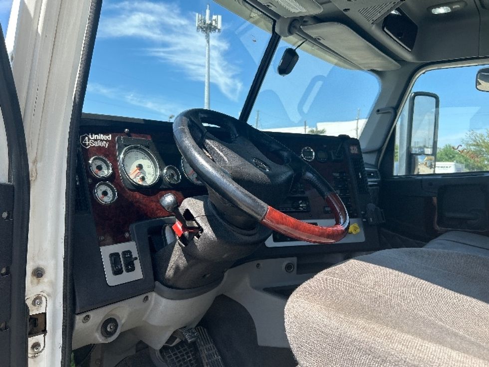 Day Cab Tractor-Heavy Duty Tractors-Freightliner-2020-D12284SD-Houston-TX-265,521\n\t\tmiles-$ 107,500 - Image 10