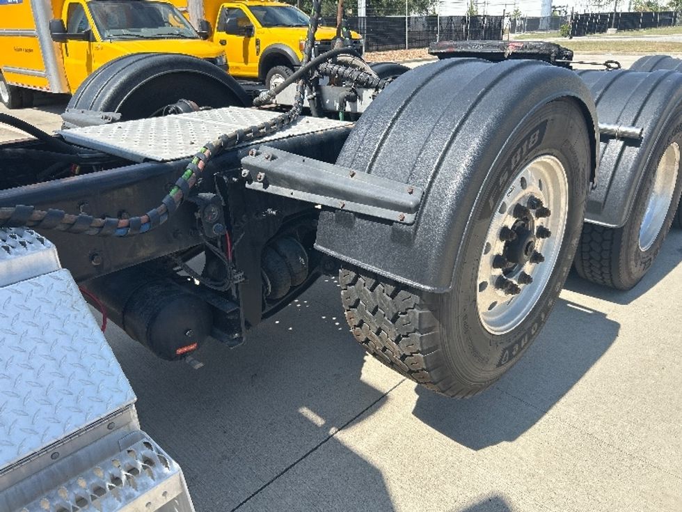Day Cab Tractor-Heavy Duty Tractors-Freightliner-2020-D12284SD-Houston-TX-265,521\n\t\tmiles-$ 107,500 - Image 17