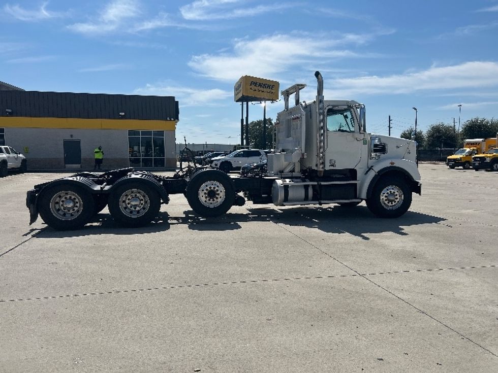Day Cab Tractor-Heavy Duty Tractors-Freightliner-2020-D12284SD-Houston-TX-265,521\n\t\tmiles-$ 107,500 - Image 8