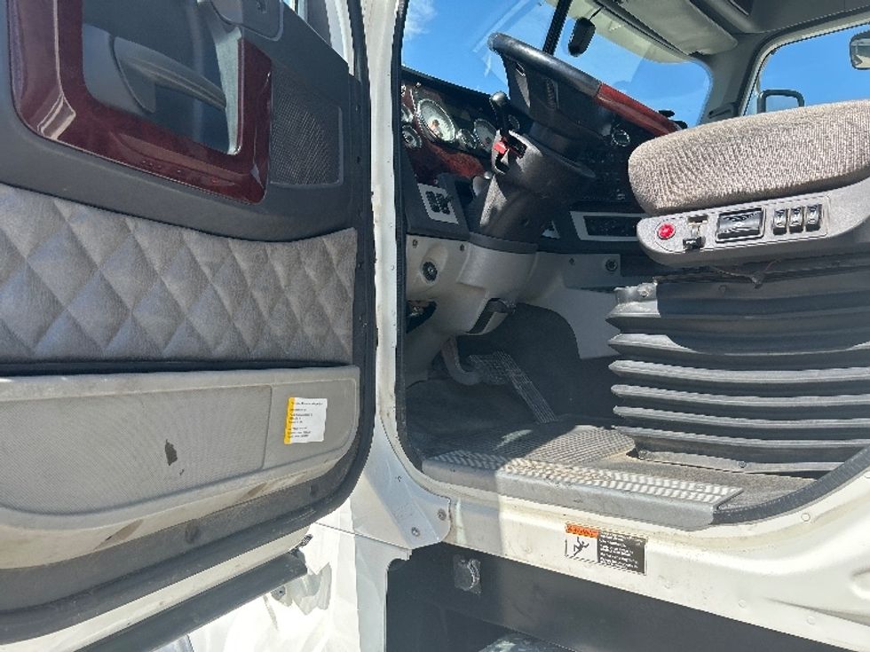 Day Cab Tractor-Heavy Duty Tractors-Freightliner-2020-D12284SD-Houston-TX-265,521\n\t\tmiles-$ 107,500 - Image 9