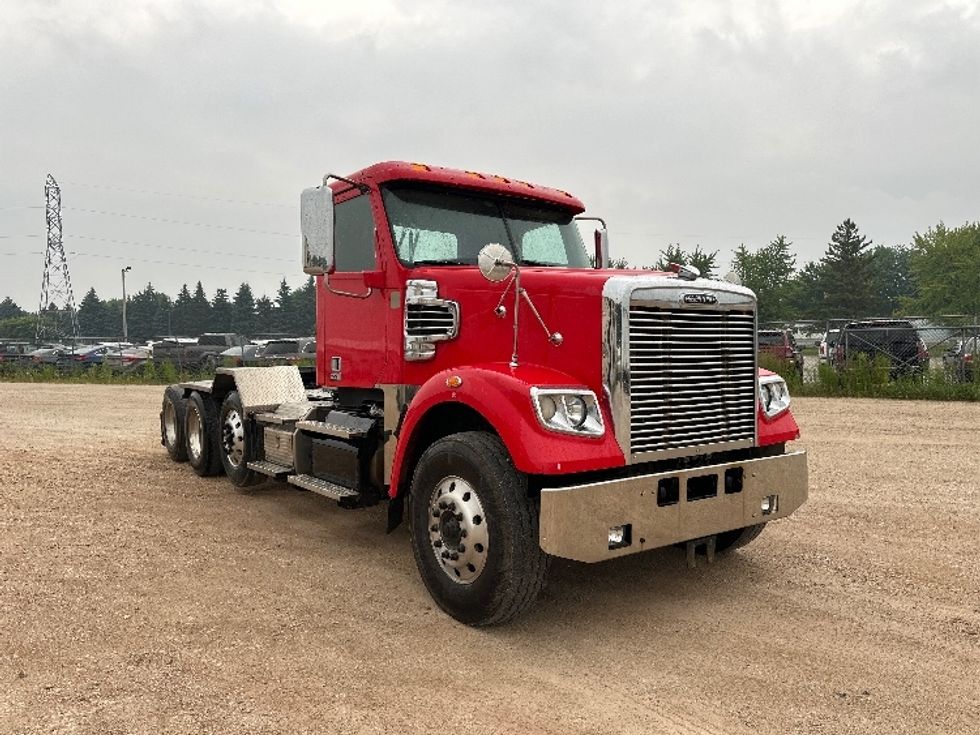 Day Cab Tractor-Heavy Duty Tractors-Freightliner-2020-D12284SD-Milwaukee-WI-402,282\n\t\tmiles-$ 95,000 - Image 1