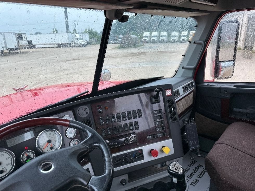 Day Cab Tractor-Heavy Duty Tractors-Freightliner-2020-D12284SD-Milwaukee-WI-402,282\n\t\tmiles-$ 95,000 - Image 10