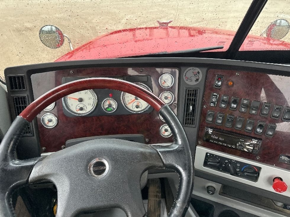 Day Cab Tractor-Heavy Duty Tractors-Freightliner-2020-D12284SD-Milwaukee-WI-402,282\n\t\tmiles-$ 95,000 - Image 11