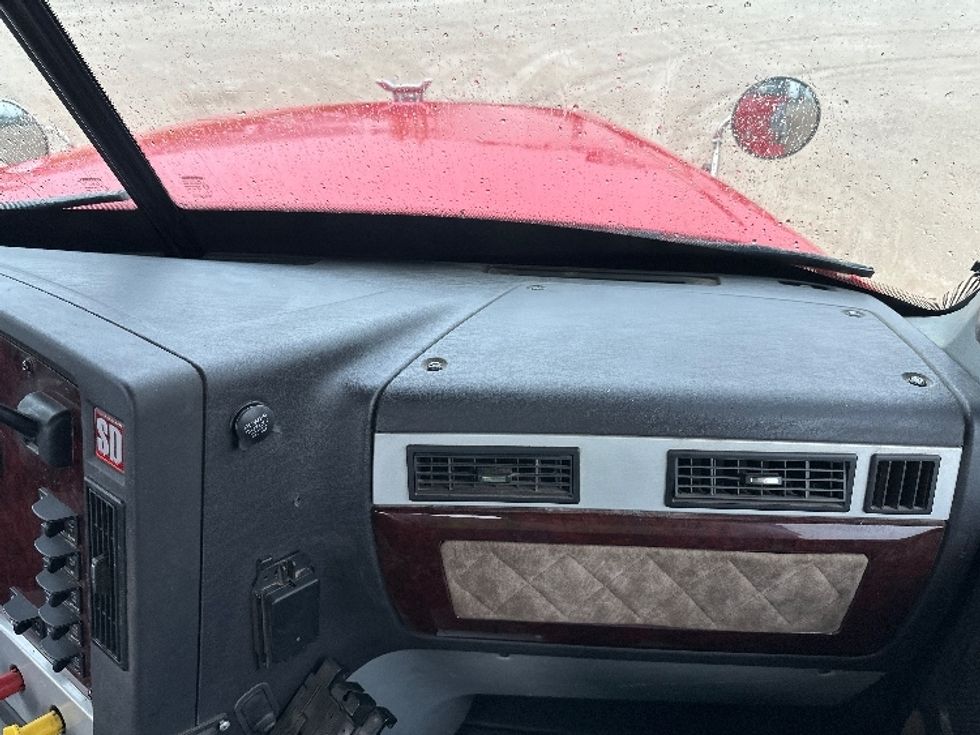 Day Cab Tractor-Heavy Duty Tractors-Freightliner-2020-D12284SD-Milwaukee-WI-402,282\n\t\tmiles-$ 95,000 - Image 13