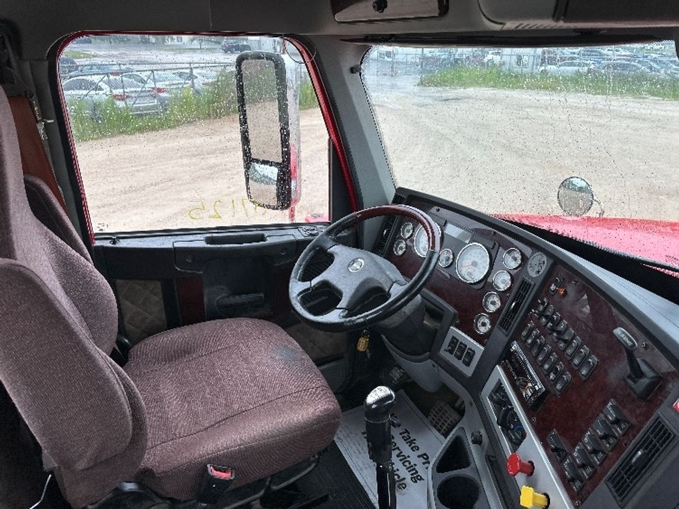 Day Cab Tractor-Heavy Duty Tractors-Freightliner-2020-D12284SD-Milwaukee-WI-402,282\n\t\tmiles-$ 95,000 - Image 14