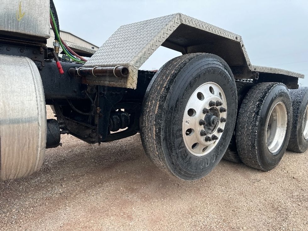 Day Cab Tractor-Heavy Duty Tractors-Freightliner-2020-D12284SD-Milwaukee-WI-402,282\n\t\tmiles-$ 95,000 - Image 17