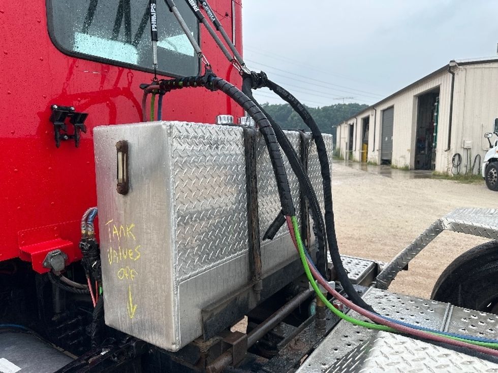 Day Cab Tractor-Heavy Duty Tractors-Freightliner-2020-D12284SD-Milwaukee-WI-402,282\n\t\tmiles-$ 95,000 - Image 18