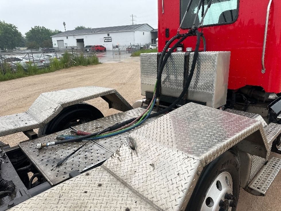 Day Cab Tractor-Heavy Duty Tractors-Freightliner-2020-D12284SD-Milwaukee-WI-402,282\n\t\tmiles-$ 95,000 - Image 20