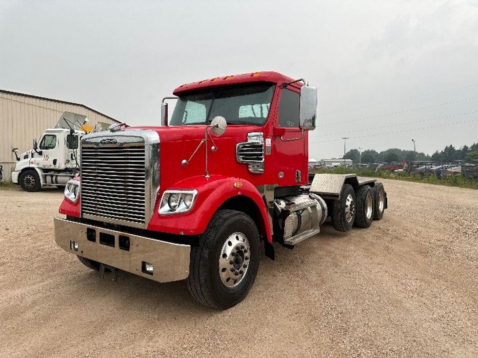 Day Cab Tractor-Heavy Duty Tractors-Freightliner-2020-D12284SD-Milwaukee-WI-402,282\n\t\tmiles-$ 95,000 - Image 3