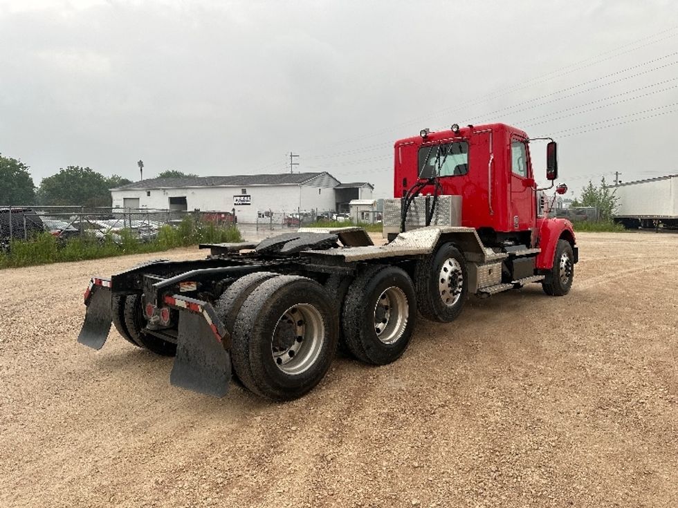 Day Cab Tractor-Heavy Duty Tractors-Freightliner-2020-D12284SD-Milwaukee-WI-402,282\n\t\tmiles-$ 95,000 - Image 7