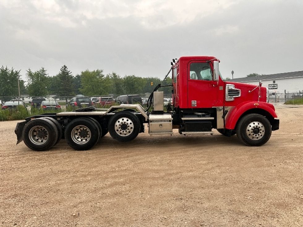 Day Cab Tractor-Heavy Duty Tractors-Freightliner-2020-D12284SD-Milwaukee-WI-402,282\n\t\tmiles-$ 95,000 - Image 8