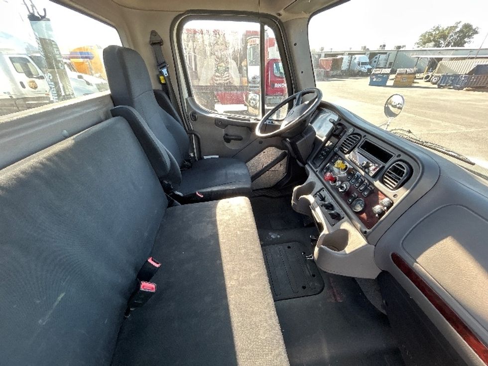 Day Cab Tractor-Heavy Duty Tractors-Freightliner-2020-M2-Fresno-CA-110,944\n\t\tmiles-$ 77,250 - Image 14