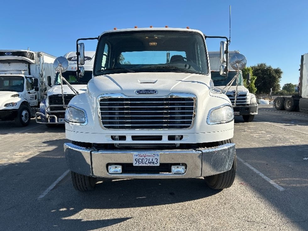 Day Cab Tractor-Heavy Duty Tractors-Freightliner-2020-M2-Fresno-CA-110,944\n\t\tmiles-$ 77,250 - Image 2