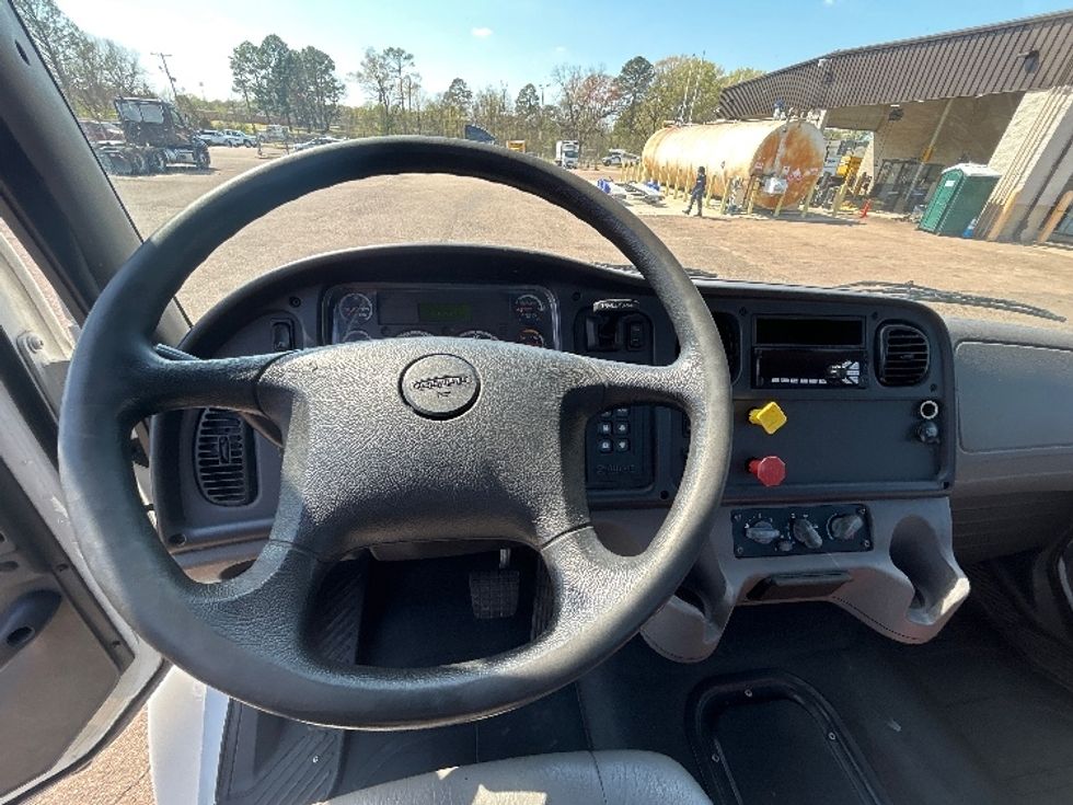 Day Cab Tractor-Heavy Duty Tractors-Freightliner-2020-M2-Jackson-MS-101,000\n\t\tmiles-$ 61,750 - Image 11