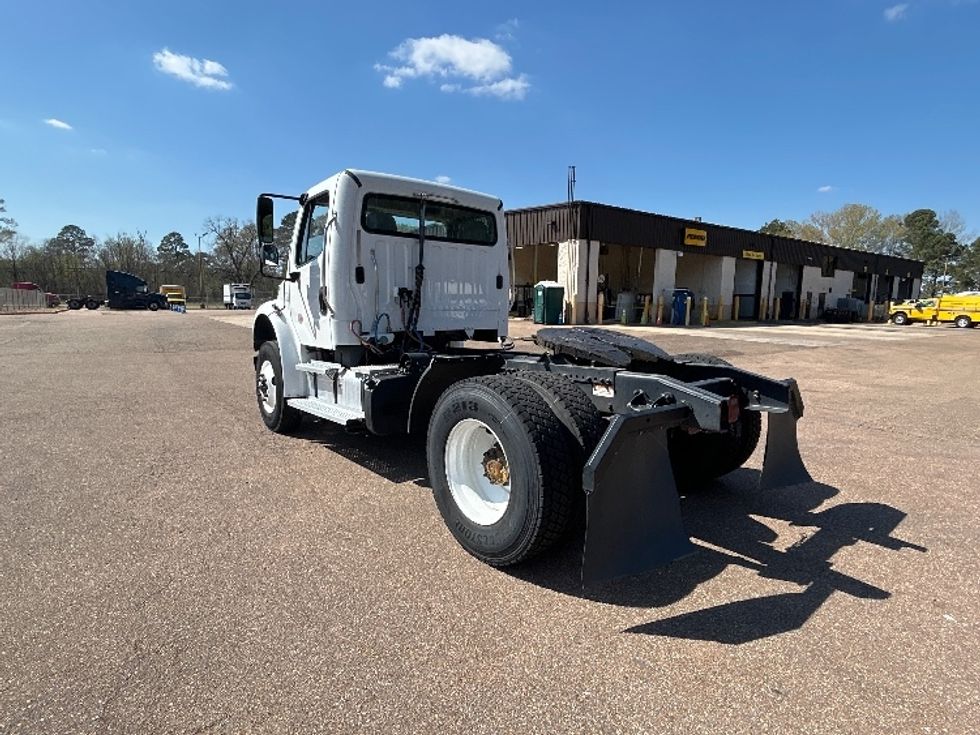 Day Cab Tractor-Heavy Duty Tractors-Freightliner-2020-M2-Jackson-MS-101,000\n\t\tmiles-$ 61,750 - Image 5